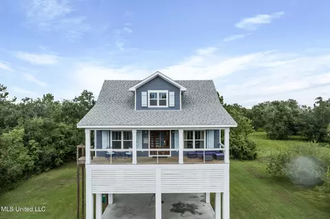 141 Fox Dr, Bay Saint Louis, MS 39520