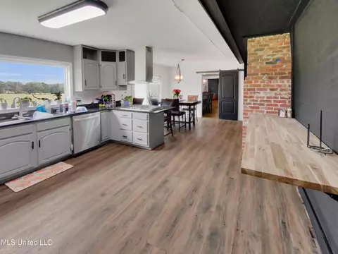 Kitchen - 3415 Erin Lucern Rd, Union, MS 39365 photo 2 of 4