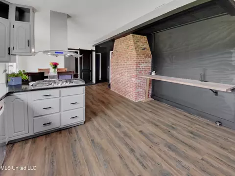 Kitchen - 3415 Erin Lucern Rd, Union, MS 39365 photo 4 of 4
