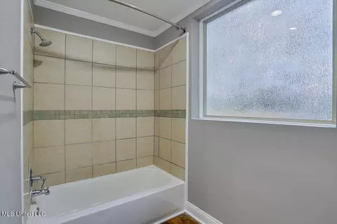 Bath - 4091 Pine Hill Dr, Jackson, MS 39206 photo 2 of 3