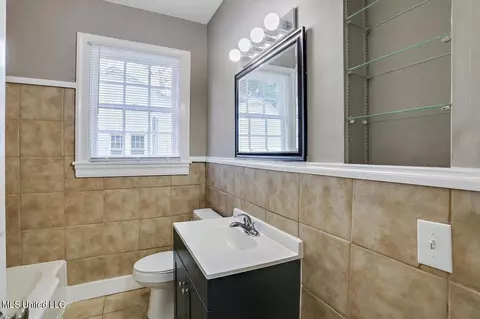 Bath - 4091 Pine Hill Dr, Jackson, MS 39206 photo 3 of 3