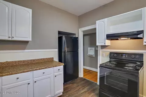 Kitchen - 4091 Pine Hill Dr, Jackson, MS 39206 photo 1 of 2