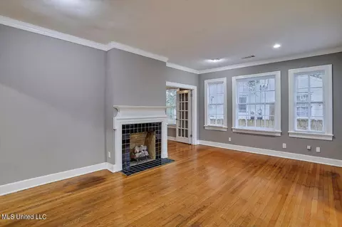 Living - 4091 Pine Hill Dr, Jackson, MS 39206 photo 3 of 4