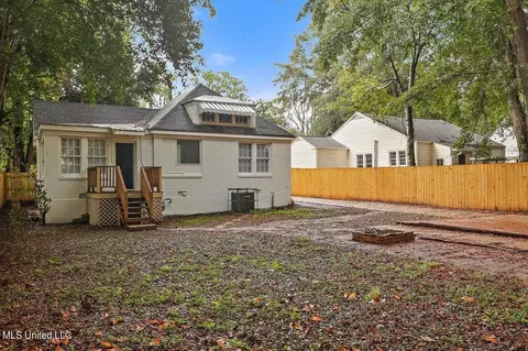 Exterior - 4091 Pine Hill Dr, Jackson, MS 39206 photo 3 of 6
