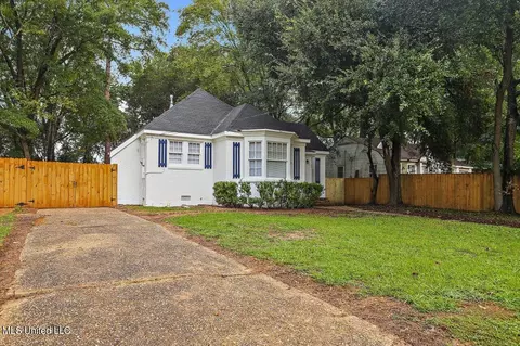 4091 Pine Hill Dr, Jackson, MS 39206