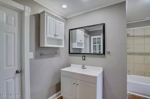 Bath - 4091 Pine Hill Dr, Jackson, MS 39206 photo 1 of 3