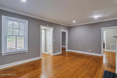Living - 4091 Pine Hill Dr, Jackson, MS 39206 photo 4 of 4