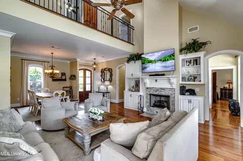 Living - 380 Catlett Rd, Madison, MS 39110 photo 4 of 8