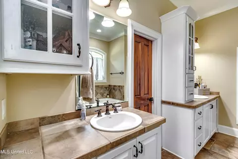 Bath - 380 Catlett Rd, Madison, MS 39110 photo 1 of 10