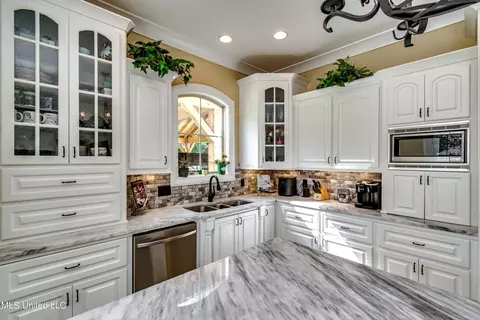 Kitchen - 380 Catlett Rd, Madison, MS 39110 photo 5 of 6