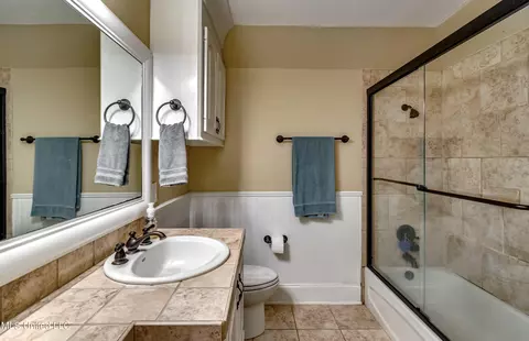 Bath - 380 Catlett Rd, Madison, MS 39110 photo 10 of 10