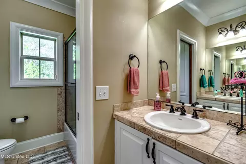 Bath - 380 Catlett Rd, Madison, MS 39110 photo 9 of 10
