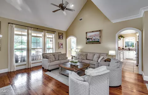 Living - 380 Catlett Rd, Madison, MS 39110 photo 2 of 8