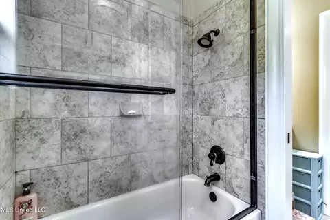 Bath - 380 Catlett Rd, Madison, MS 39110 photo 8 of 10