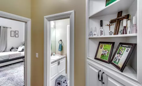 Entry Way - 380 Catlett Rd, Madison, MS 39110 photo 2 of 5