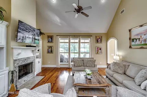 Living - 380 Catlett Rd, Madison, MS 39110 photo 5 of 8
