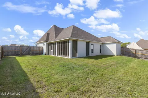 Exterior - 300 Autumn Cv, Madison, MS 39110 photo 6 of 7