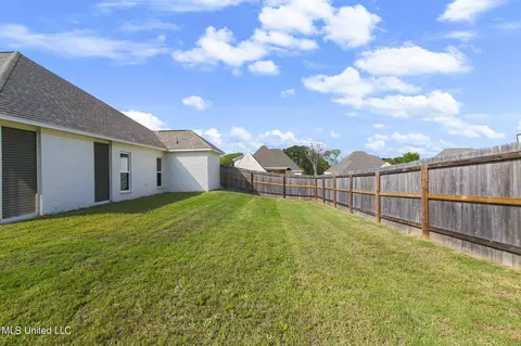 Exterior - 300 Autumn Cv, Madison, MS 39110 photo 7 of 7