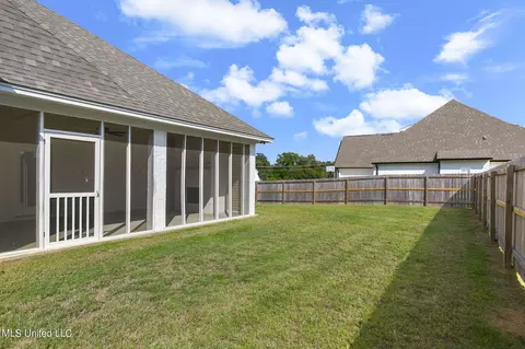 Exterior - 300 Autumn Cv, Madison, MS 39110 photo 5 of 7