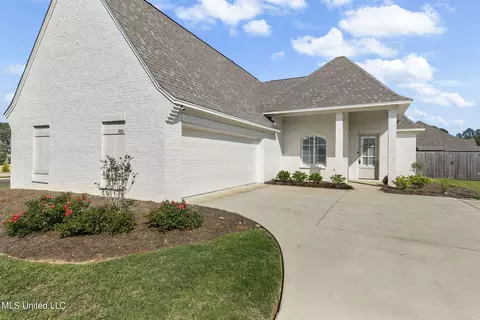 Exterior - 300 Autumn Cv, Madison, MS 39110 photo 2 of 7
