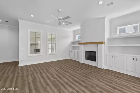 Living - 300 Autumn Cv, Madison, MS 39110 photo 1 of 3