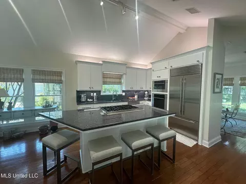 Kitchen - 107 Belle Meade Blvd, Flowood, MS 39232 photo 5 of 6
