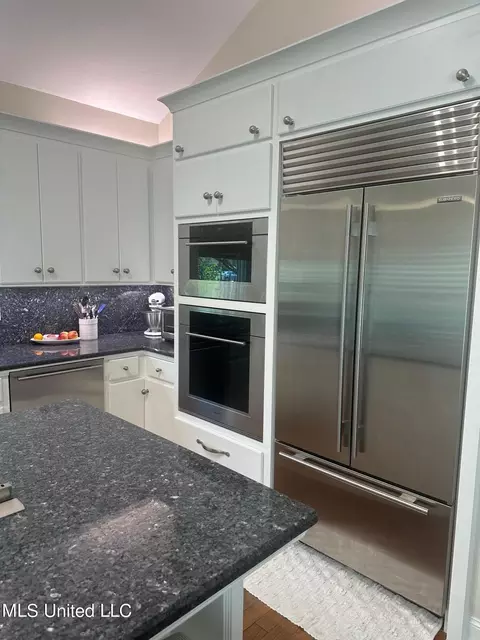 Kitchen - 107 Belle Meade Blvd, Flowood, MS 39232 photo 4 of 6