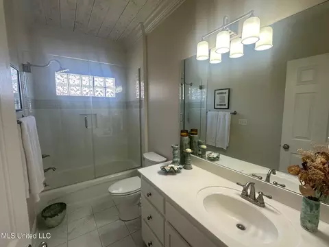 Bath - 107 Belle Meade Blvd, Flowood, MS 39232 photo 2 of 4