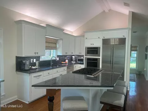 Kitchen - 107 Belle Meade Blvd, Flowood, MS 39232 photo 3 of 6