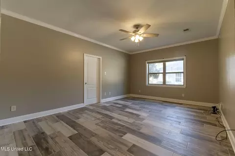 Living - 13501 Big Bend Rd, Moss Point, MS 39562 photo 4 of 5