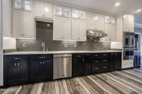 Kitchen - 13501 Big Bend Rd, Moss Point, MS 39562 photo 2 of 4