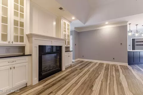 Living - 13501 Big Bend Rd, Moss Point, MS 39562 photo 2 of 5
