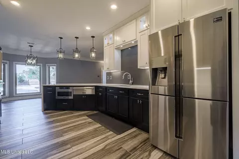 Kitchen - 13501 Big Bend Rd, Moss Point, MS 39562 photo 3 of 4