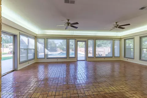 Living - 13501 Big Bend Rd, Moss Point, MS 39562 photo 5 of 5