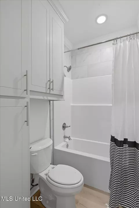 Bath - 1014 Kensington Dr, Flowood, MS 39232 photo 5 of 6