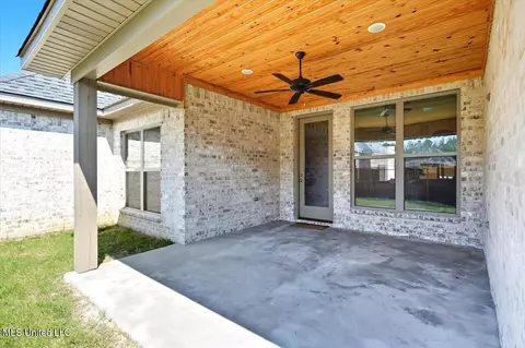 Exterior - 1014 Kensington Dr, Flowood, MS 39232 photo 5 of 7