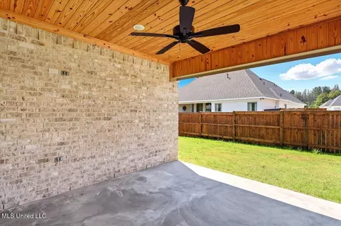 Exterior - 1014 Kensington Dr, Flowood, MS 39232 photo 4 of 7