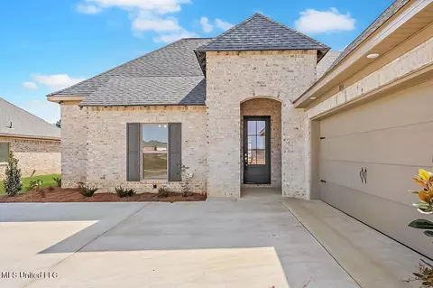 Exterior - 1014 Kensington Dr, Flowood, MS 39232 photo 3 of 7