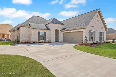Exterior - 1014 Kensington Dr, Flowood, MS 39232 photo 2 of 7