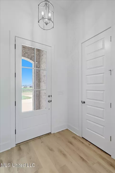 Entry Way - 1014 Kensington Dr, Flowood, MS 39232 photo 1 of 3