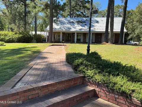 365 Mclendon Dr, Raymond, MS 39154