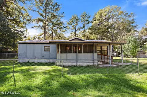112 Canton Ave, Richland, MS 39218