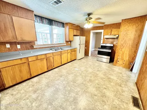 Kitchen - 735 Dougherty St, Coldwater, MS 38618 photo 1 of 3