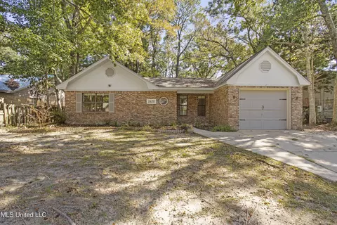 2620 N 6th St, Ocean Springs, MS 39564