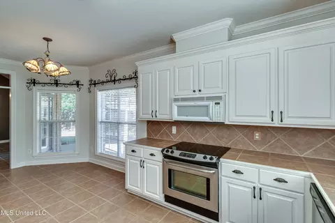 Kitchen - 801 Hambridge Ct, Brandon, MS 39047 photo 5 of 6