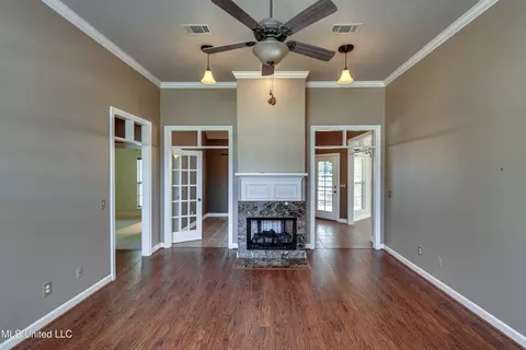 Living - 801 Hambridge Ct, Brandon, MS 39047 photo 2 of 6