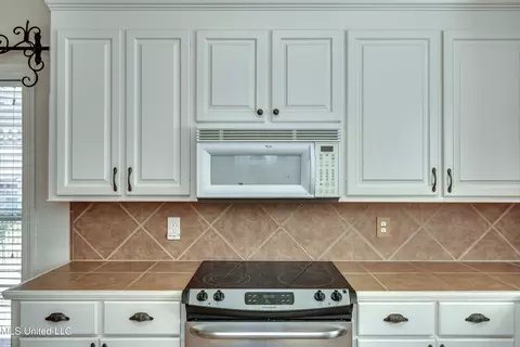 Kitchen - 801 Hambridge Ct, Brandon, MS 39047 photo 4 of 6