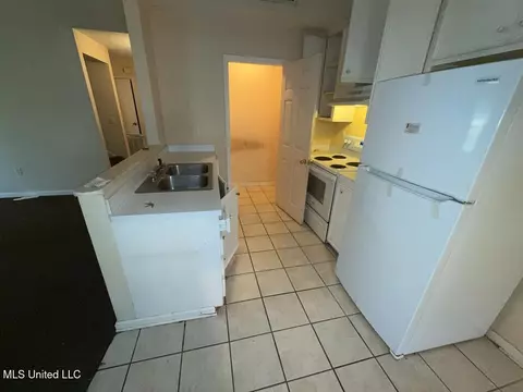 Kitchen - 4958 Lurline Dr, Jackson, MS 39204 photo 1 of 2