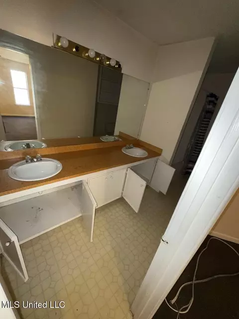 Bath - 4958 Lurline Dr, Jackson, MS 39204 photo 1 of 1