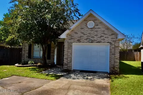 19433 W Lake Village Dr, Gulfport, MS 39503